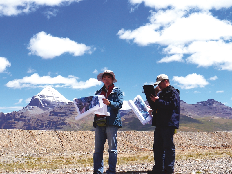 質(zhì)檢人員在西藏開(kāi)展第一次全國(guó)地理國(guó)情普查質(zhì)檢工作